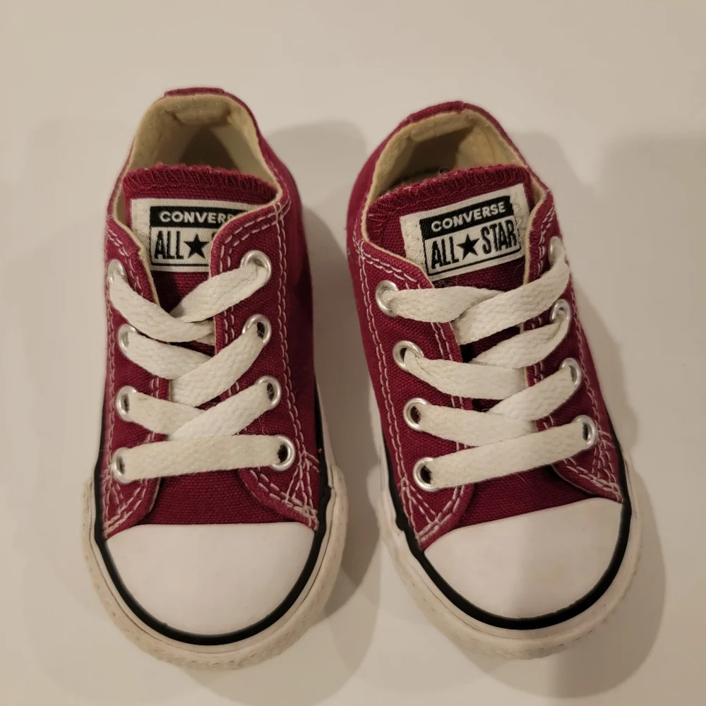 Converse size 5 babies sneakers one star chuck Taylor wine maroon color